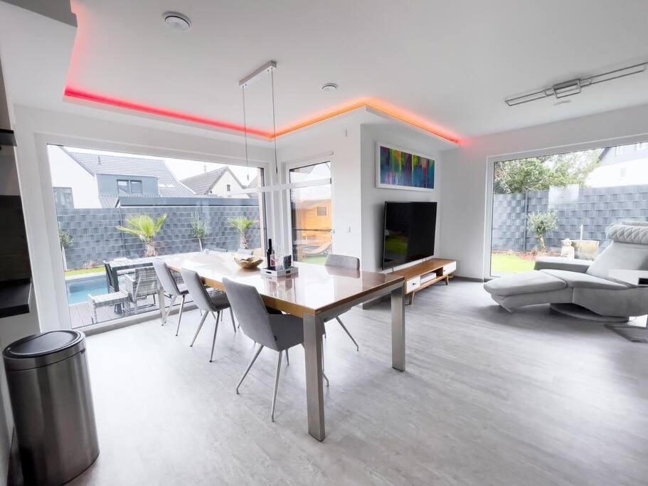 Villa Dreamy Vibes mit Privatem Pool&Rheinblick Niederkassel Exterior foto